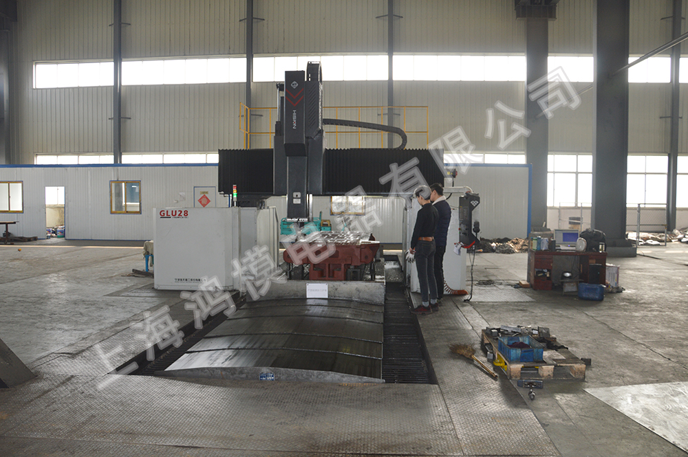 Large CNC machining center GLU28 * 40