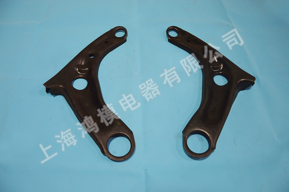 Dongfeng nissan F37 project left/right triangle arm half shell